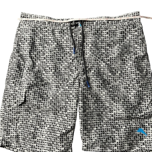 Tommy Bahama Black, Gray and White Board Shorts with Modern Pattern Size Large - Picture 8 of 14
